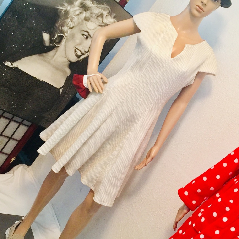 9997 Women’s white dress size 10